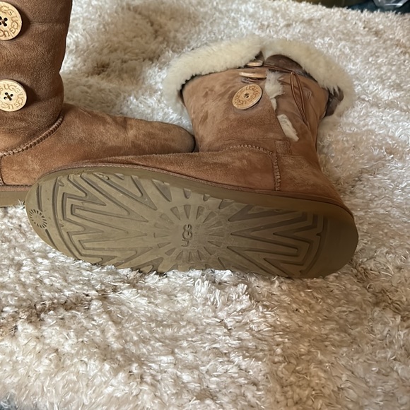 UGG Bailey Button Triplet II Boot Chestnut - Picture 3 of 5